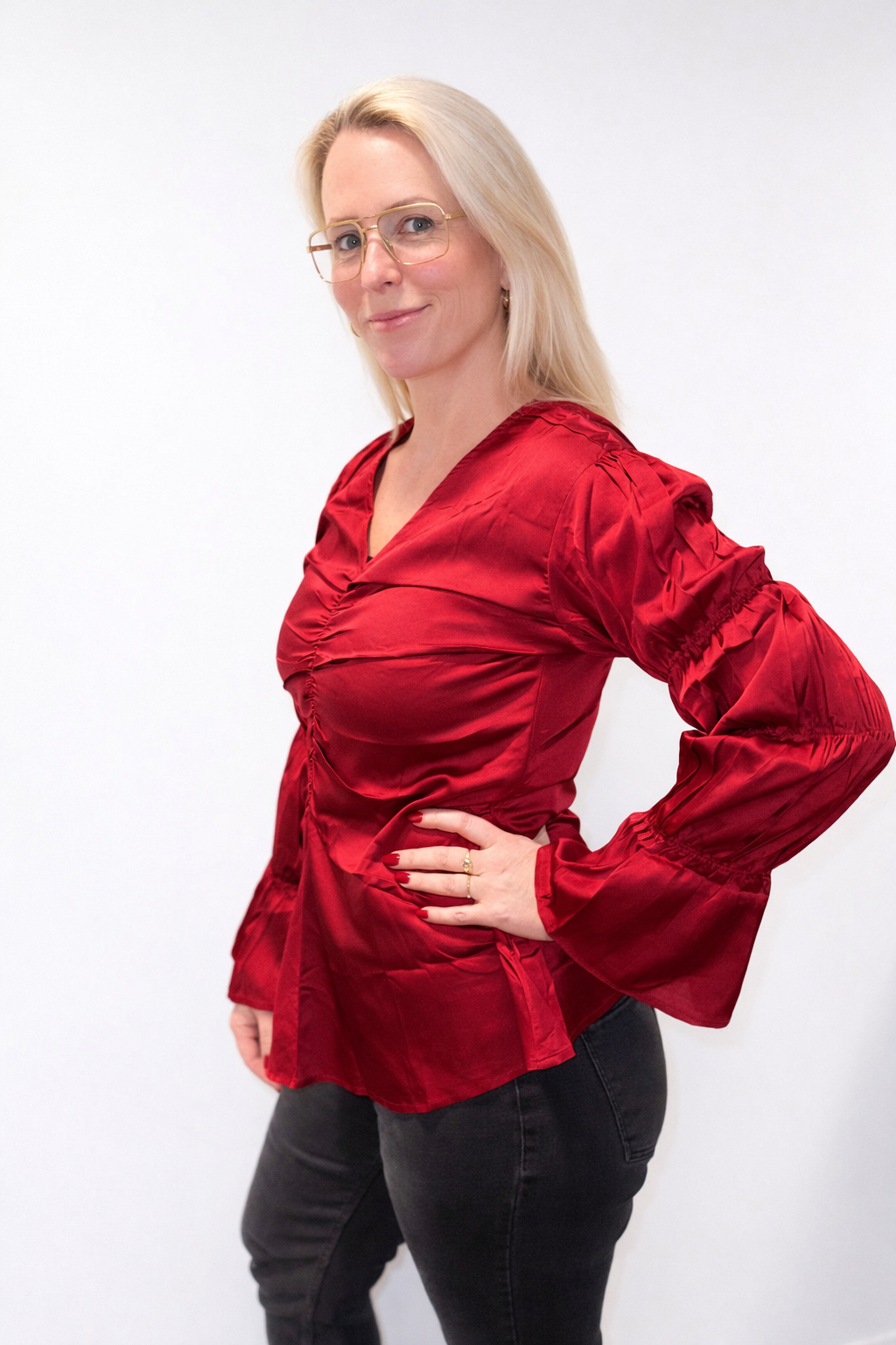 Laufbjalla || Rauð Satín