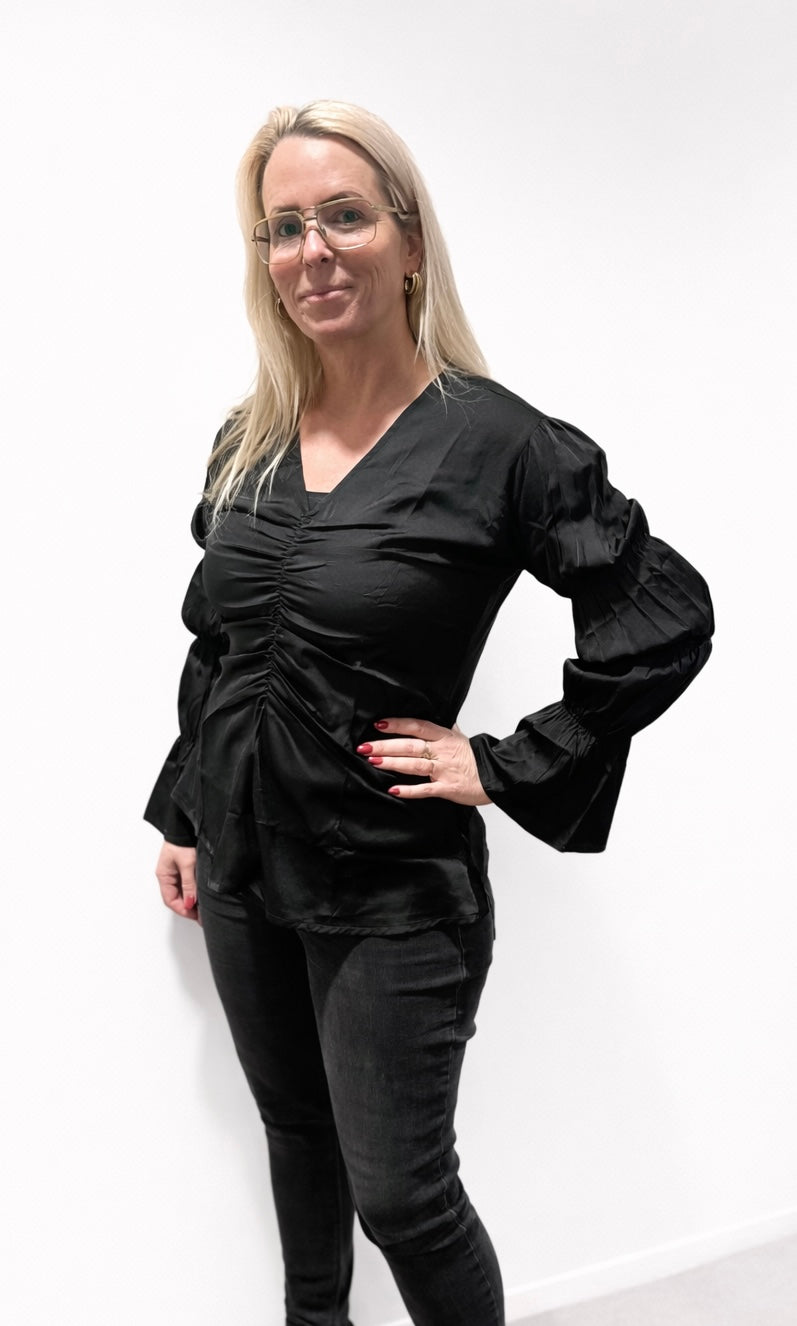 Laufbjalla || Svört Satín